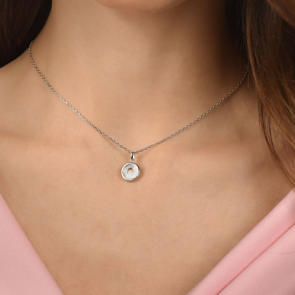 silver necklace with circle melitea